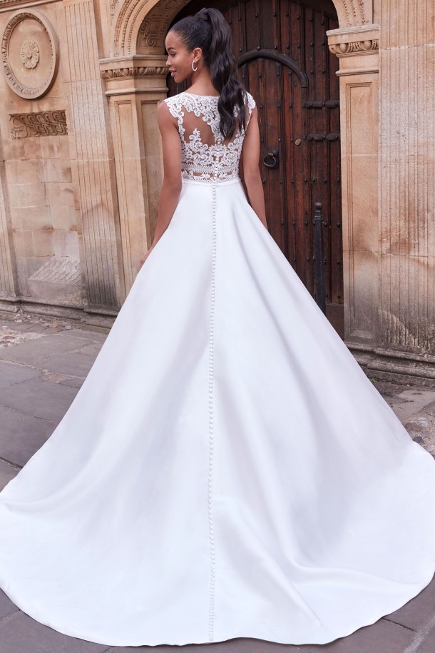 Adore by Justin Alexander collectie